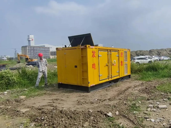 靖西200KW柴油发电机机组每小时的油耗量受哪些因素影响？