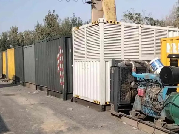 靖西200KW柴油发电机机组每小时油耗是多少？